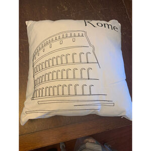 À LA MODE HOME White Black Rome Colosseum Accent Pillow One Size